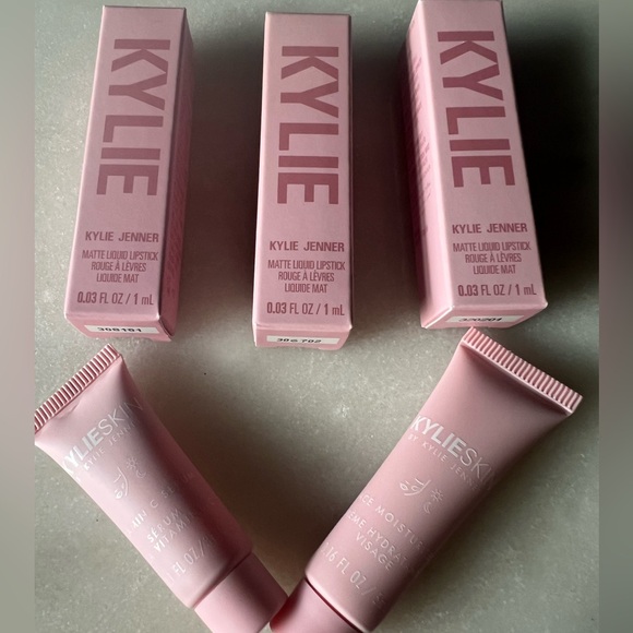 🌸Kylie Cosmetics Lot - Picture 1 of 3